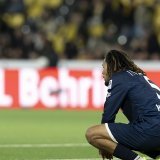 Une défaite qui fait mal pour Koba Koindredi et le Lausanne-Sport. KEYSTONE/ANTHONY ANEX